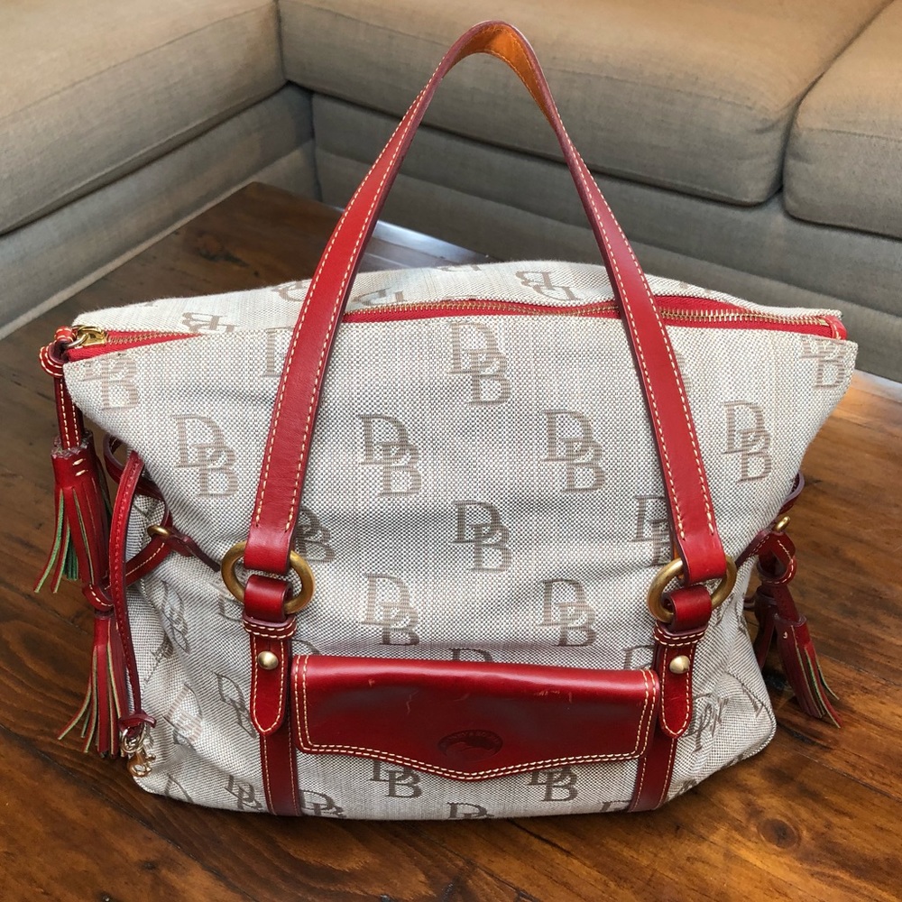 Dooney & Bourke shoulder satchel!!